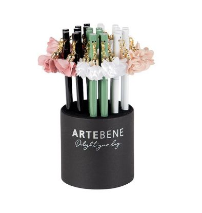 Immagine di Penne Artebene con charm rose